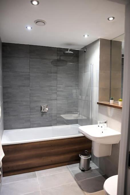 Modern 2 Bedroom Apartment - City Centre - Parking Manchester Exterior foto
